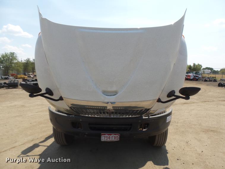 image for item DB6236 2006 International DuraStar 4300 service truck with crane