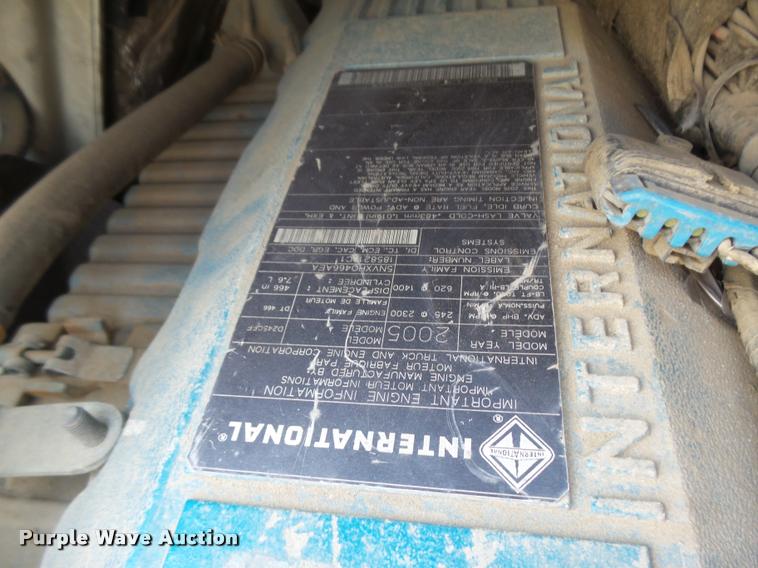 image for item DB6236 2006 International DuraStar 4300 service truck with crane