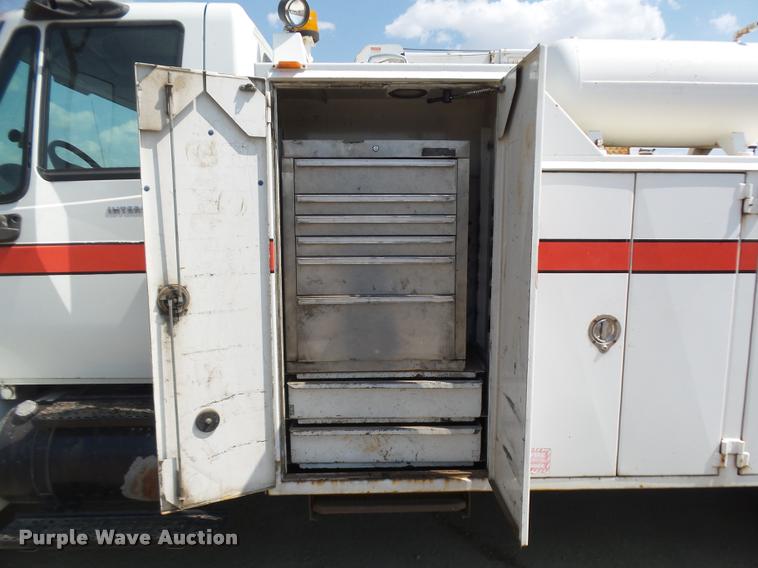 image for item DB6236 2006 International DuraStar 4300 service truck with crane