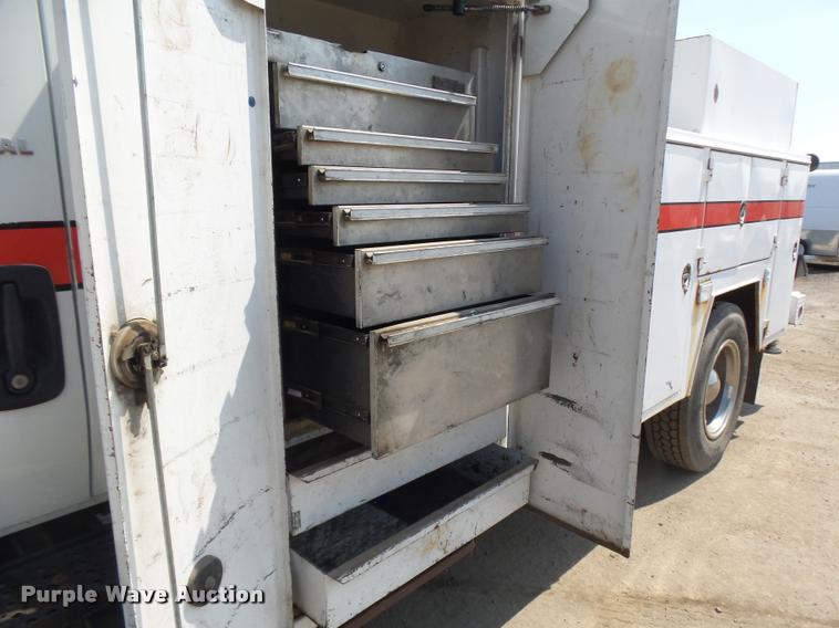 image for item DB6236 2006 International DuraStar 4300 service truck with crane