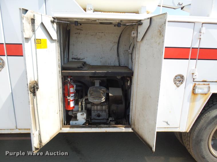 image for item DB6236 2006 International DuraStar 4300 service truck with crane