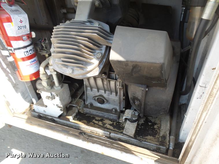 image for item DB6236 2006 International DuraStar 4300 service truck with crane