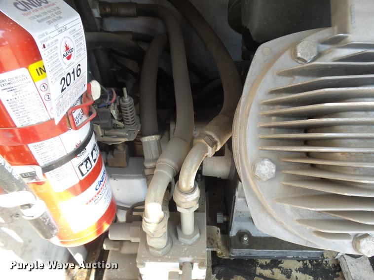 image for item DB6236 2006 International DuraStar 4300 service truck with crane