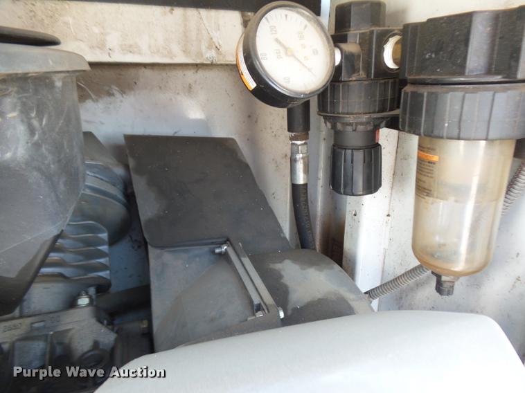 image for item DB6236 2006 International DuraStar 4300 service truck with crane