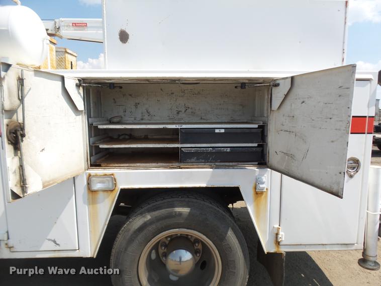 image for item DB6236 2006 International DuraStar 4300 service truck with crane