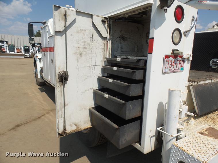 image for item DB6236 2006 International DuraStar 4300 service truck with crane