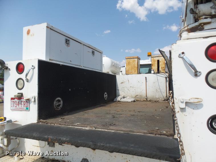 image for item DB6236 2006 International DuraStar 4300 service truck with crane