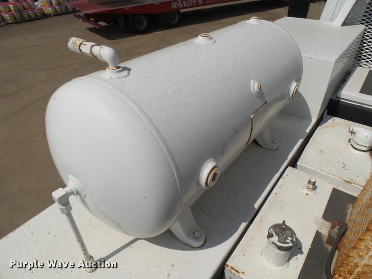 image for item DB6236 2006 International DuraStar 4300 service truck with crane