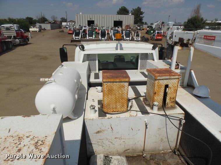 image for item DB6236 2006 International DuraStar 4300 service truck with crane