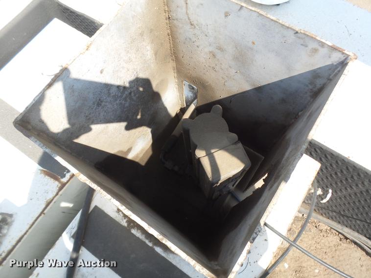 image for item DB6236 2006 International DuraStar 4300 service truck with crane