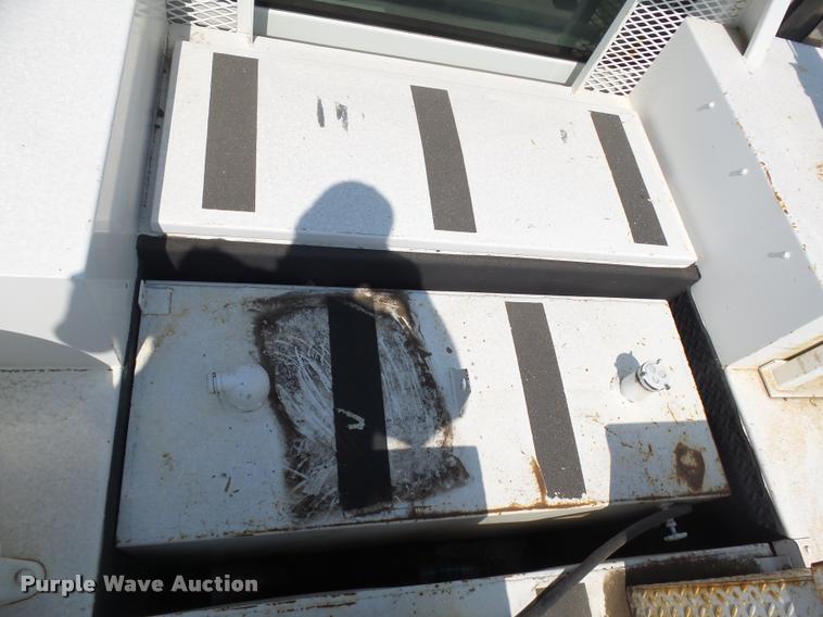 image for item DB6236 2006 International DuraStar 4300 service truck with crane