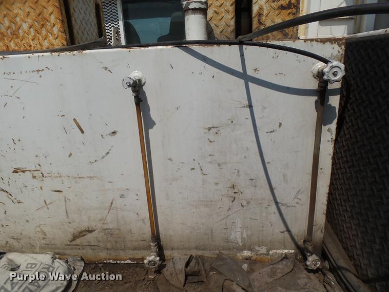 image for item DB6236 2006 International DuraStar 4300 service truck with crane