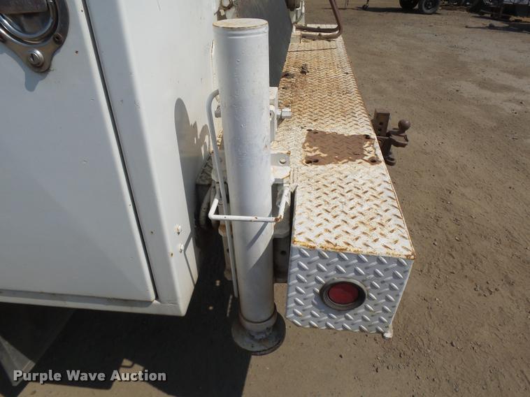 image for item DB6236 2006 International DuraStar 4300 service truck with crane