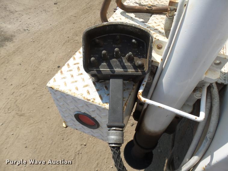 image for item DB6236 2006 International DuraStar 4300 service truck with crane