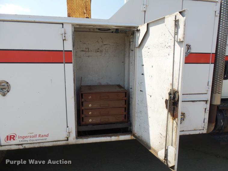 image for item DB6236 2006 International DuraStar 4300 service truck with crane