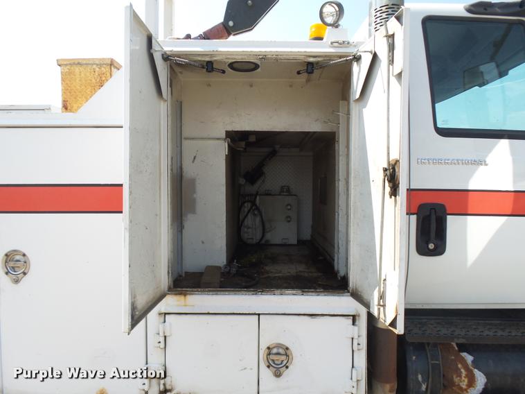 image for item DB6236 2006 International DuraStar 4300 service truck with crane
