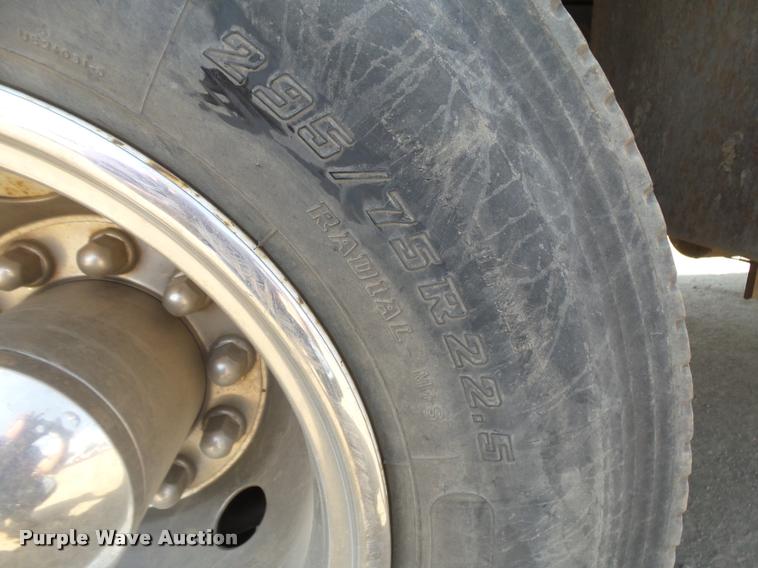 image for item DB6236 2006 International DuraStar 4300 service truck with crane