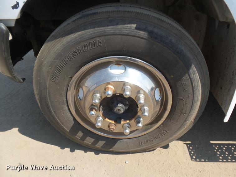 image for item DB6236 2006 International DuraStar 4300 service truck with crane