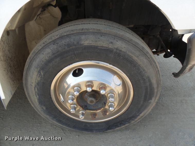 image for item DB6236 2006 International DuraStar 4300 service truck with crane