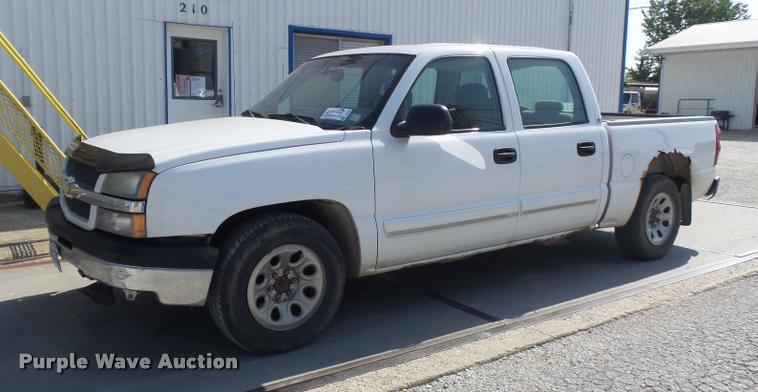 image for item DB6452 2005 Chevrolet Silverado 1500 LS Crew Cab pickup truck