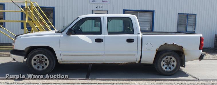 image for item DB6452 2005 Chevrolet Silverado 1500 LS Crew Cab pickup truck