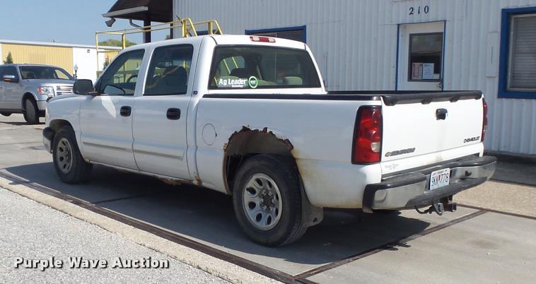 image for item DB6452 2005 Chevrolet Silverado 1500 LS Crew Cab pickup truck