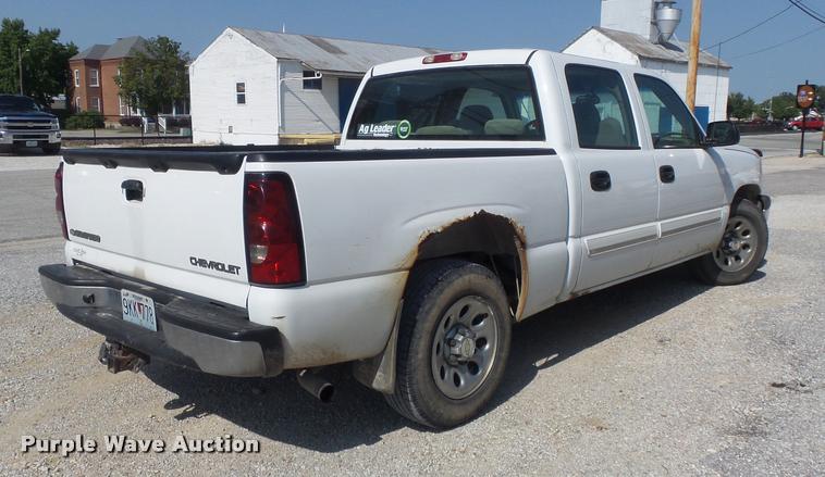 image for item DB6452 2005 Chevrolet Silverado 1500 LS Crew Cab pickup truck