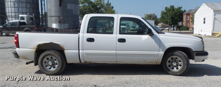 image for item DB6452 2005 Chevrolet Silverado 1500 LS Crew Cab pickup truck