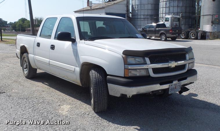 image for item DB6452 2005 Chevrolet Silverado 1500 LS Crew Cab pickup truck
