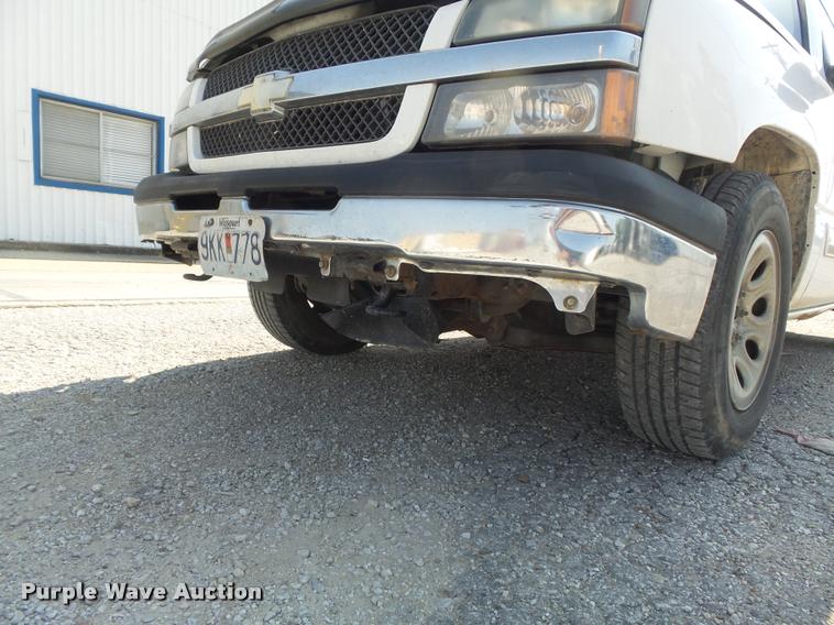 image for item DB6452 2005 Chevrolet Silverado 1500 LS Crew Cab pickup truck