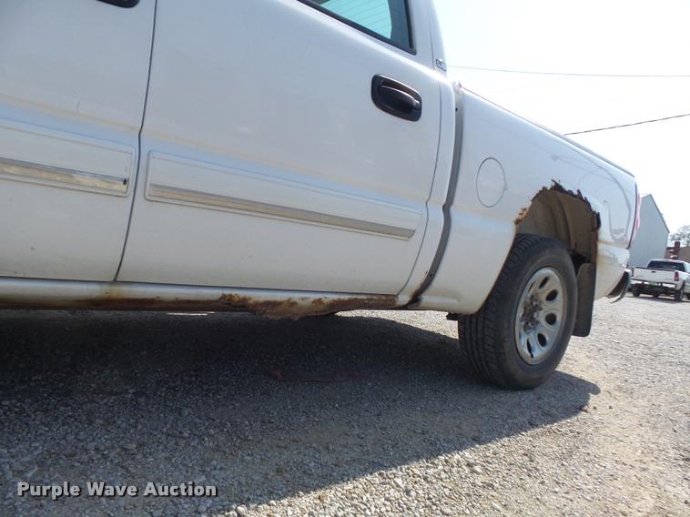 image for item DB6452 2005 Chevrolet Silverado 1500 LS Crew Cab pickup truck