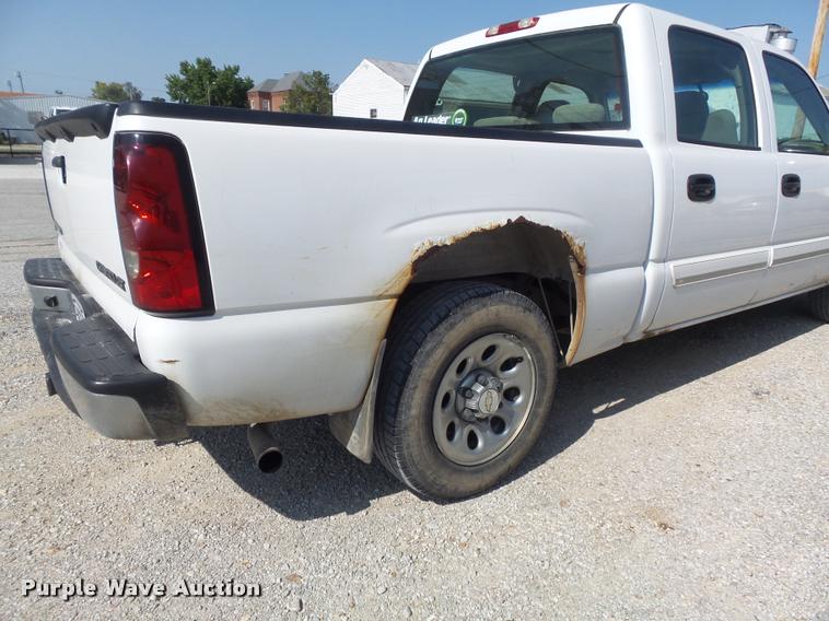 image for item DB6452 2005 Chevrolet Silverado 1500 LS Crew Cab pickup truck