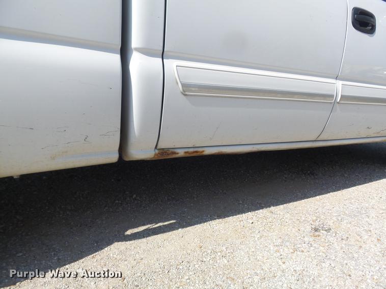 image for item DB6452 2005 Chevrolet Silverado 1500 LS Crew Cab pickup truck