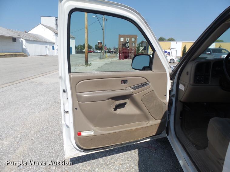 image for item DB6452 2005 Chevrolet Silverado 1500 LS Crew Cab pickup truck