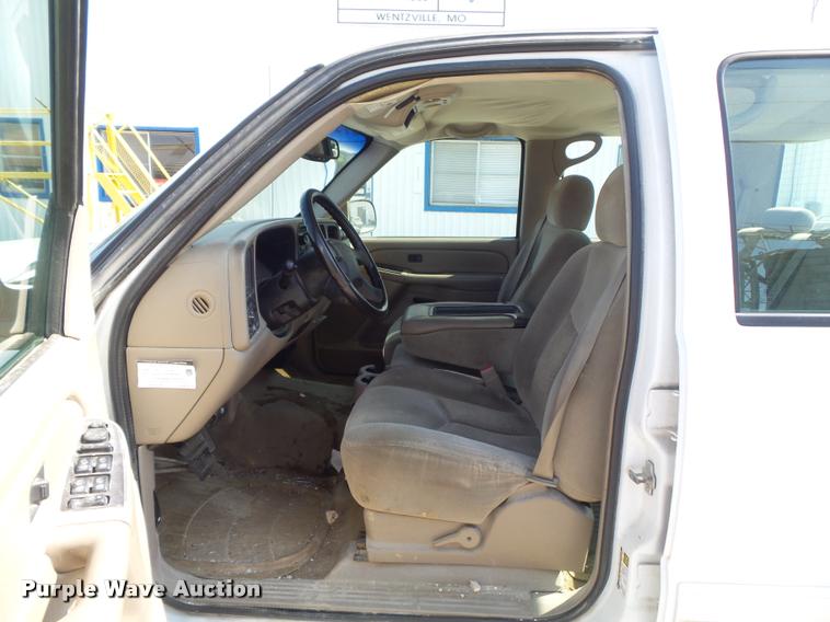 image for item DB6452 2005 Chevrolet Silverado 1500 LS Crew Cab pickup truck