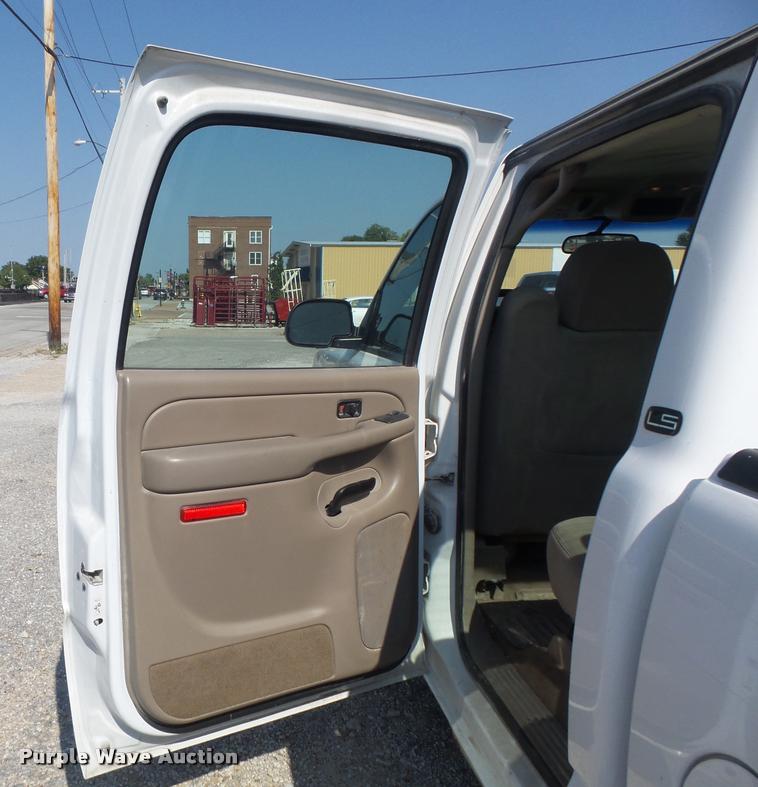 image for item DB6452 2005 Chevrolet Silverado 1500 LS Crew Cab pickup truck