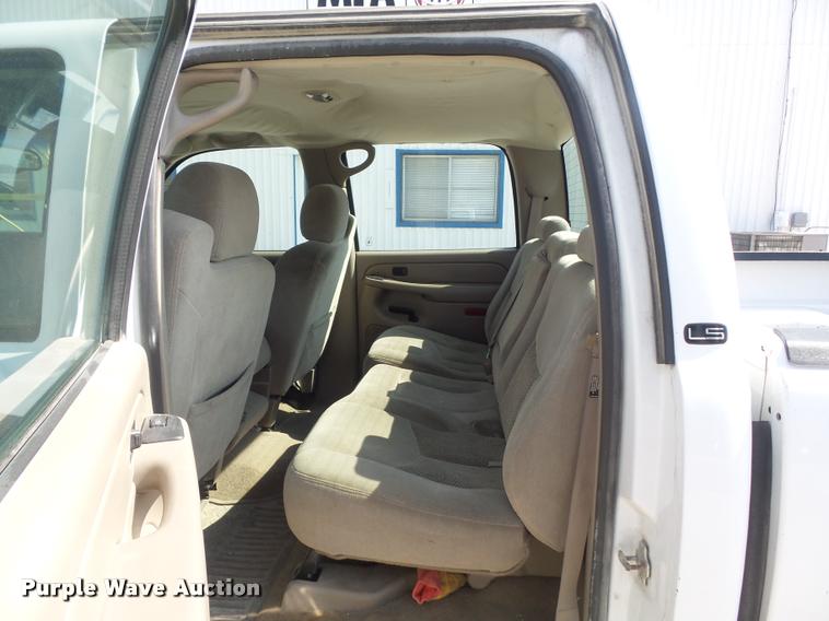 image for item DB6452 2005 Chevrolet Silverado 1500 LS Crew Cab pickup truck