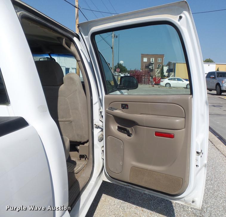 image for item DB6452 2005 Chevrolet Silverado 1500 LS Crew Cab pickup truck