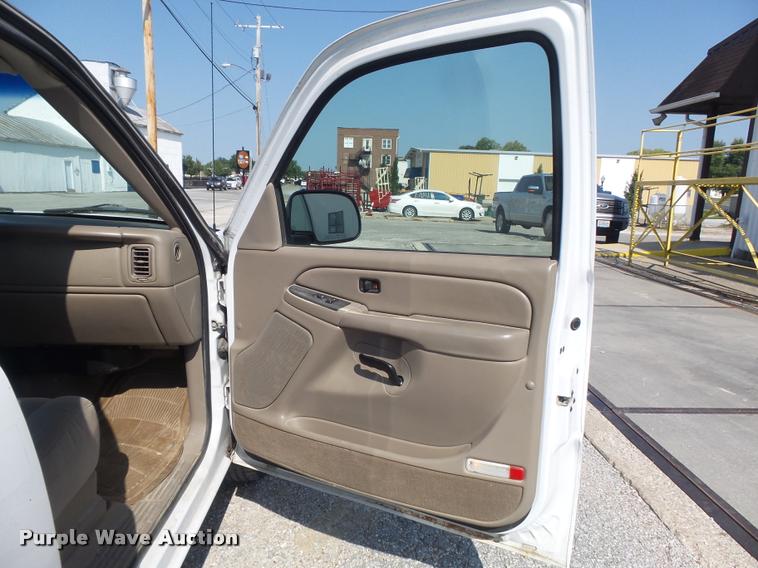 image for item DB6452 2005 Chevrolet Silverado 1500 LS Crew Cab pickup truck