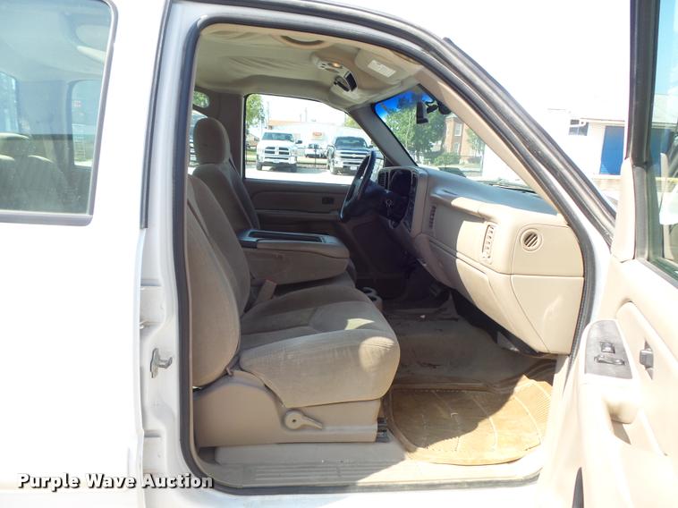 image for item DB6452 2005 Chevrolet Silverado 1500 LS Crew Cab pickup truck