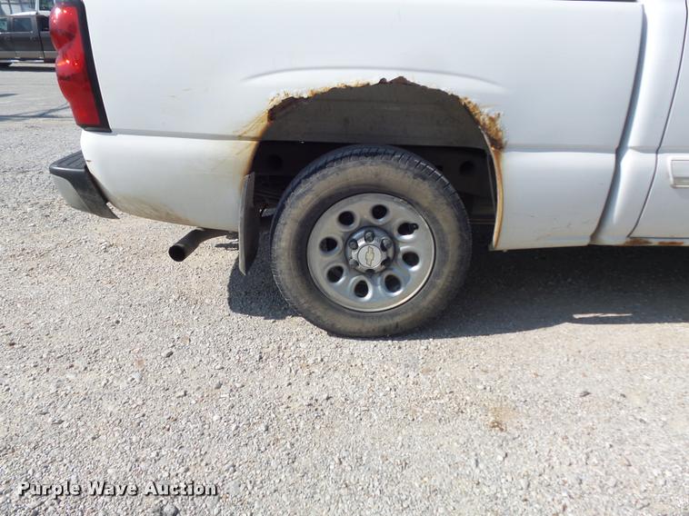 image for item DB6452 2005 Chevrolet Silverado 1500 LS Crew Cab pickup truck