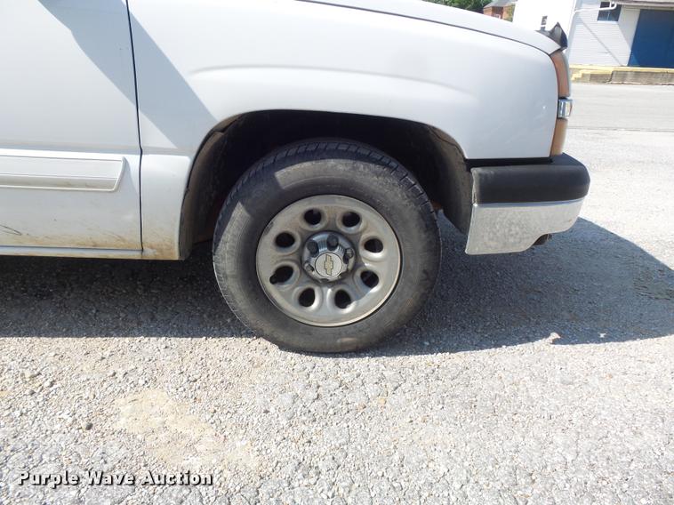 image for item DB6452 2005 Chevrolet Silverado 1500 LS Crew Cab pickup truck