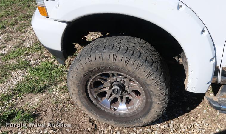 image for item DB6473 2004 Ford F250 Super Duty XLT Crew Cab pickup truck