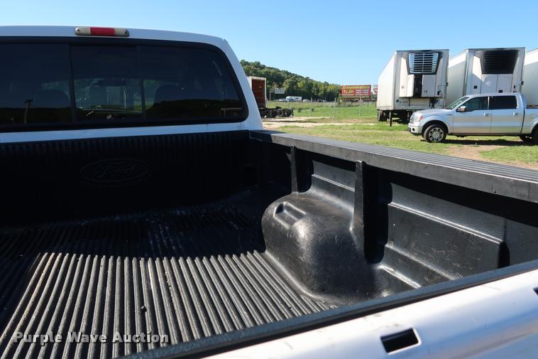 image for item DB6473 2004 Ford F250 Super Duty XLT Crew Cab pickup truck