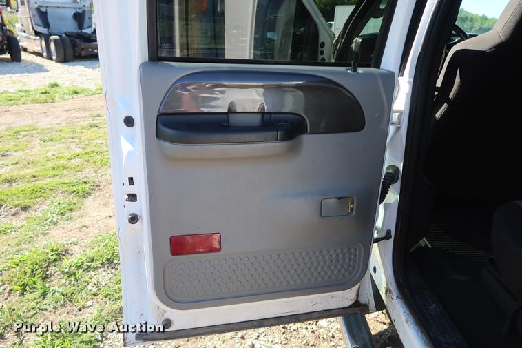 image for item DB6473 2004 Ford F250 Super Duty XLT Crew Cab pickup truck