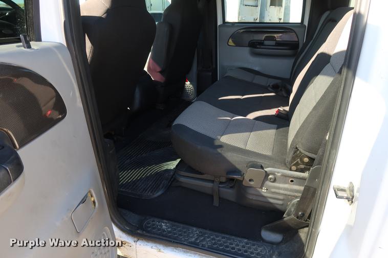 image for item DB6473 2004 Ford F250 Super Duty XLT Crew Cab pickup truck