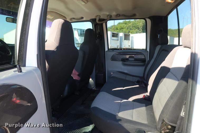 image for item DB6473 2004 Ford F250 Super Duty XLT Crew Cab pickup truck