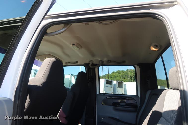 image for item DB6473 2004 Ford F250 Super Duty XLT Crew Cab pickup truck