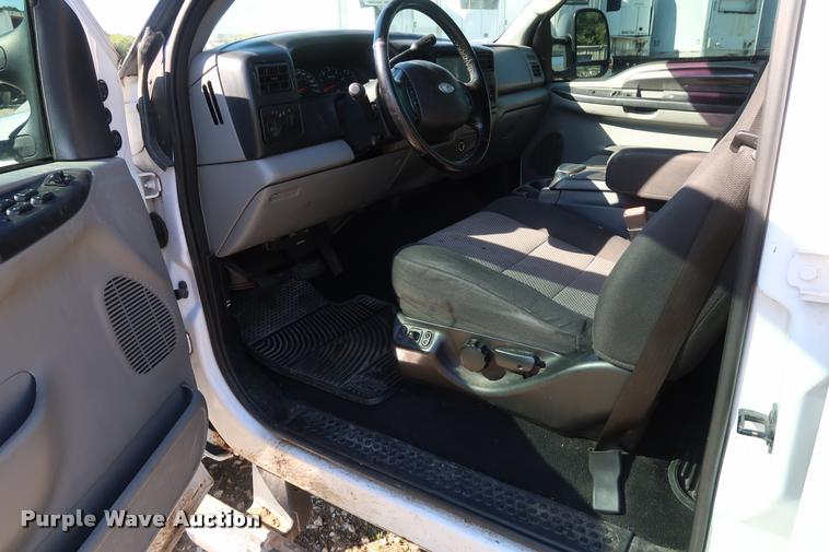 image for item DB6473 2004 Ford F250 Super Duty XLT Crew Cab pickup truck