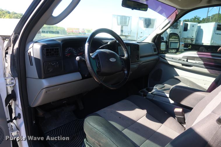 image for item DB6473 2004 Ford F250 Super Duty XLT Crew Cab pickup truck